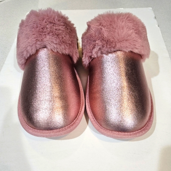 Shoes - Pink faux fur slippers